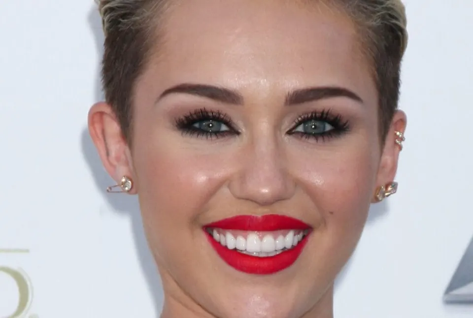 miley cyrus teeth veneers